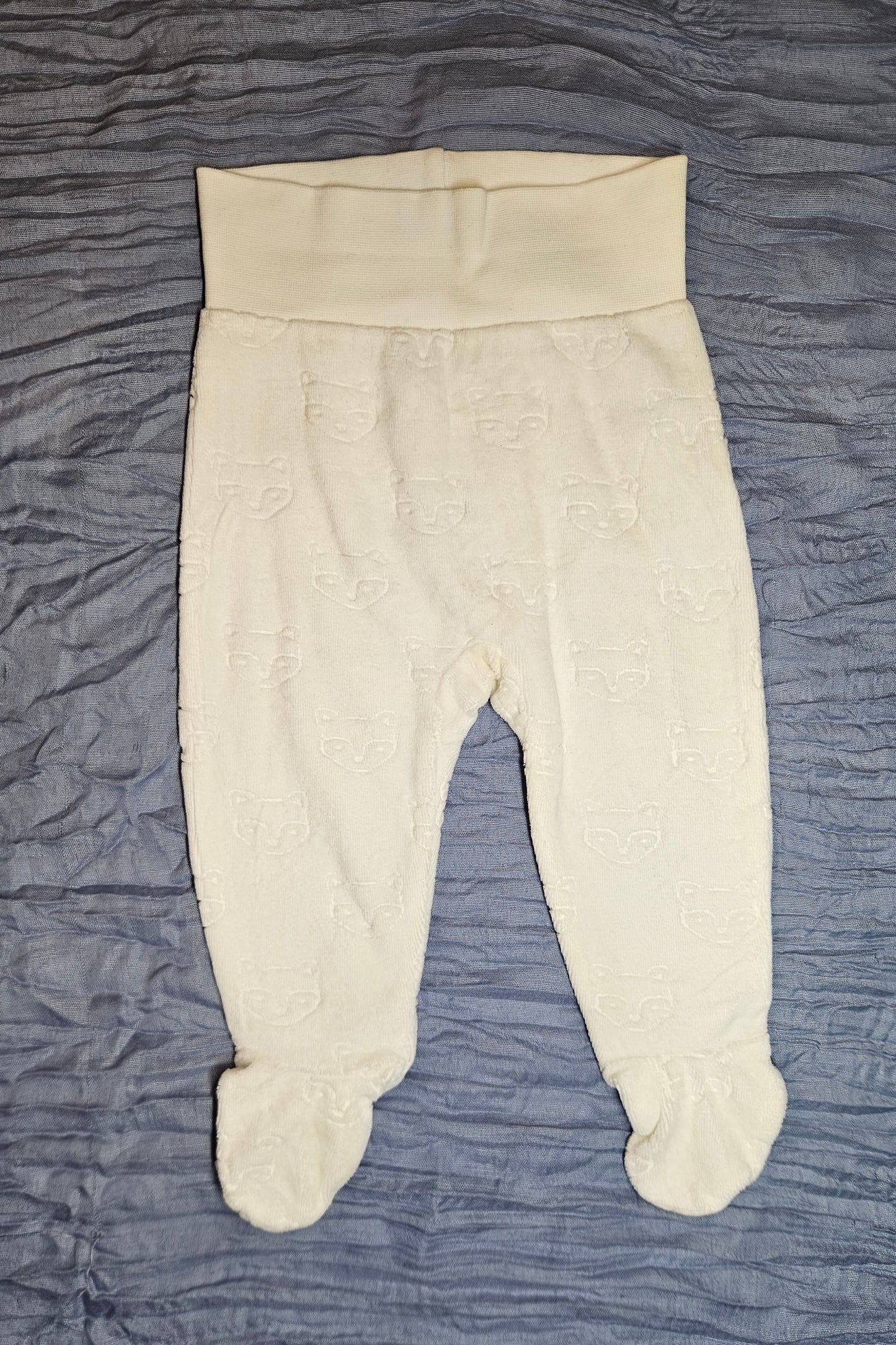 Pantalón bebé, blanco y suave