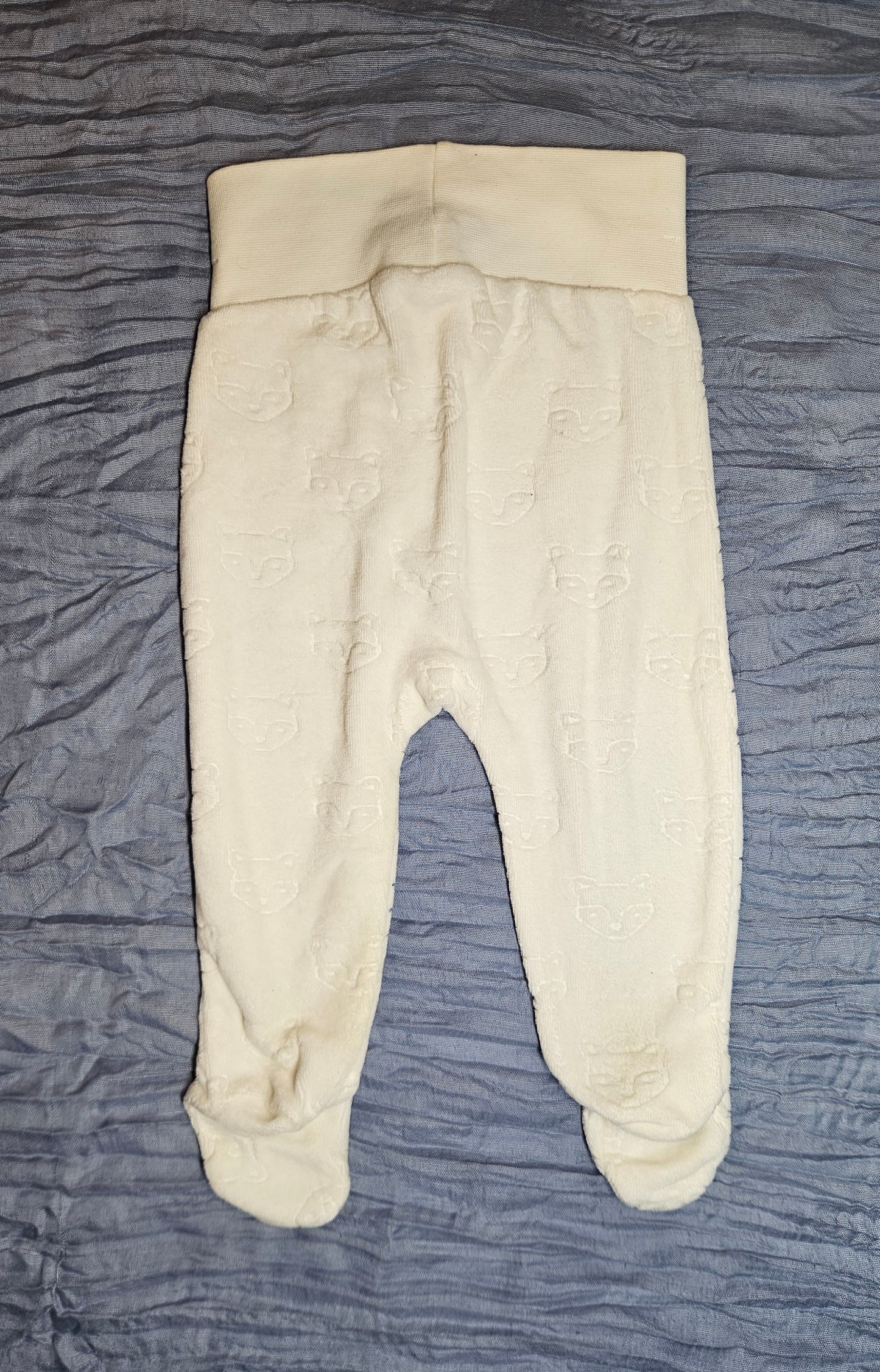 Pantalón bebé, blanco y suave